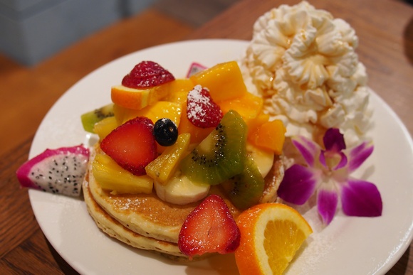 B級グルメな日記 トロピカルフルーツ ハワイアンパンケーキファクトリー ヨドバシ梅田店